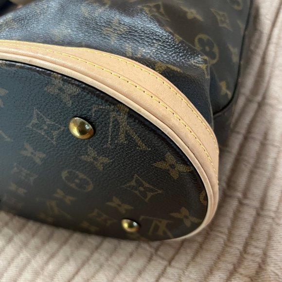 Authentic Louis Vuitton Petit Bucket Bag - EXCELLENT CONDITION - Picture 9 of 15